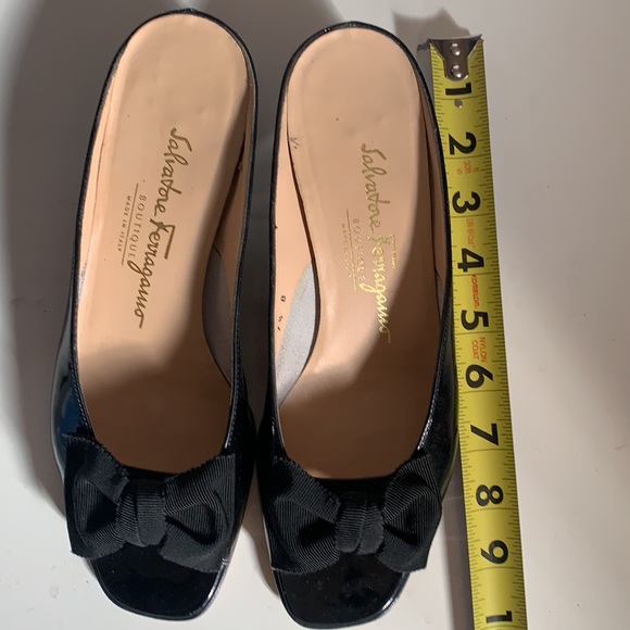 SALVATORE FERRAGAMO VERA VARA HEELS MULE PEEP TOE SLIP ON BLACK RIBBON BOW 7.5 B - Picture 5 of 16